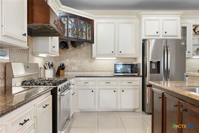 1102 Private Road 2332, Giddings, TX 78942