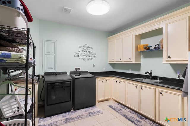 1102 Private Road 2332, Giddings, TX 78942