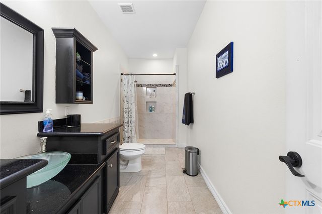 1102 Private Road 2332, Giddings, TX 78942