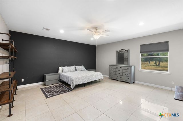 1102 Private Road 2332, Giddings, TX 78942