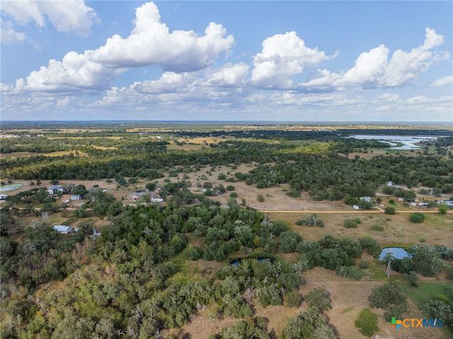 1102 Private Road 2332, Giddings, TX 78942