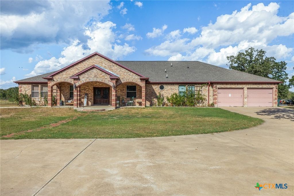 1102 Private Road 2332, Giddings, TX 78942