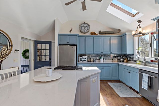 6 Scottsdale Rd, Barnstable, MA 02632