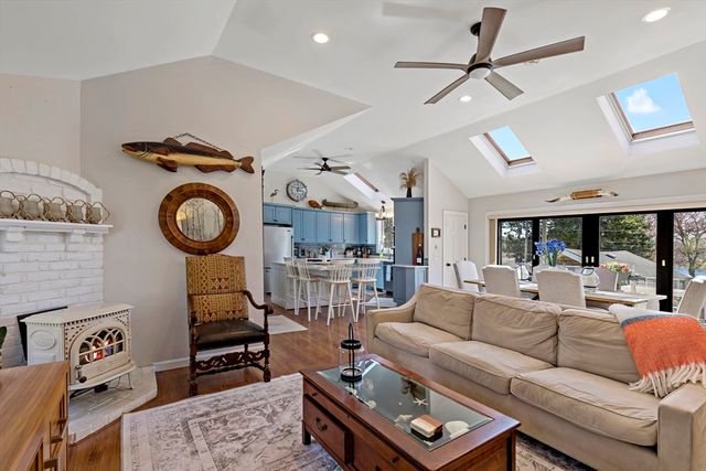 6 Scottsdale Rd, Barnstable, MA 02632