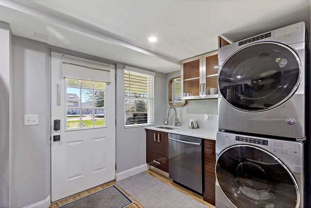 6 Scottsdale Rd, Barnstable, MA 02632