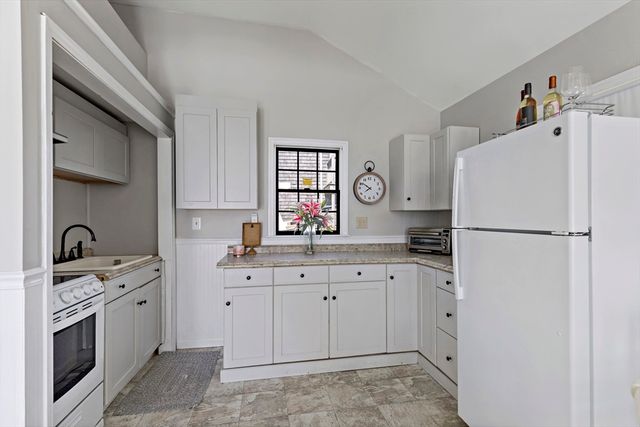 6 Scottsdale Rd, Barnstable, MA 02632