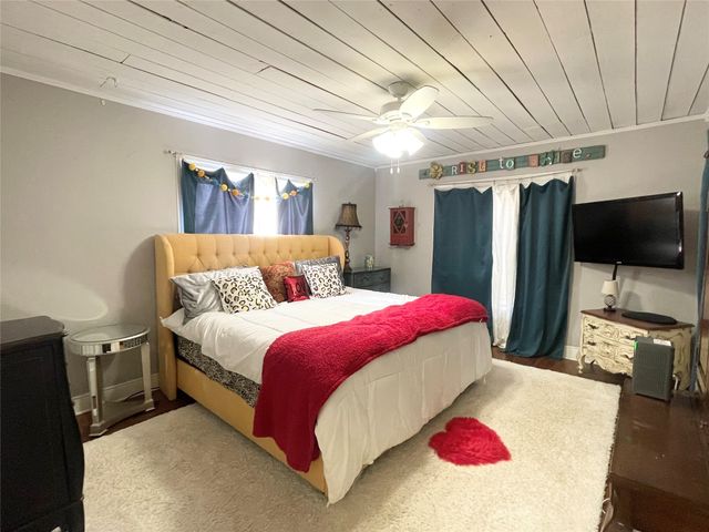 1208 Carolina Street, Graham, TX 76450