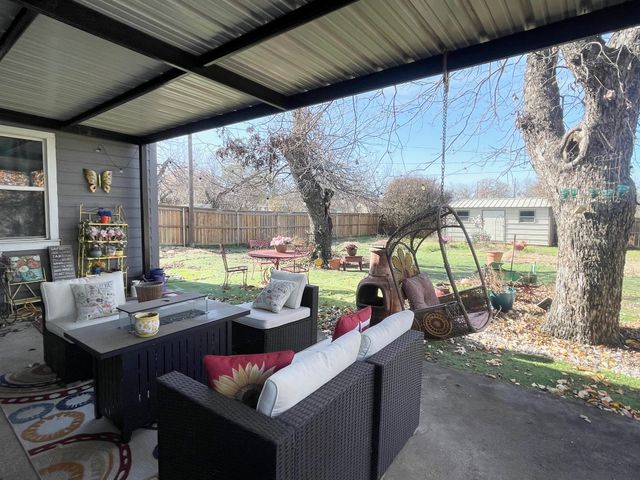 1208 Carolina Street, Graham, TX 76450