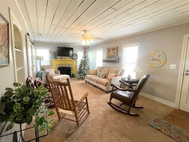 1208 Carolina Street, Graham, TX 76450