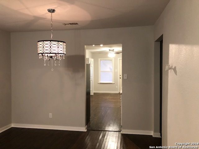 327 FAIRVIEW AVE, San Antonio, TX 78223