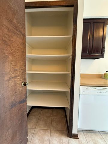 2884 Roundtree Boulevard Bldg 16, Unit 105, Ypsilanti, MI 48197