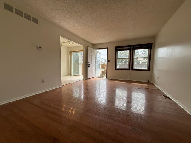 2884 Roundtree Boulevard Bldg 16, Unit 105, Ypsilanti, MI 48197