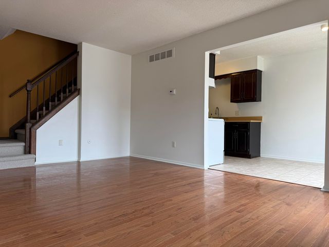 2884 Roundtree Boulevard Bldg 16, Unit 105, Ypsilanti, MI 48197