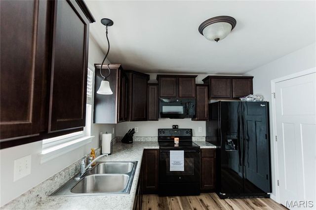 2320 Central Park Drive, Troy, MO 63379