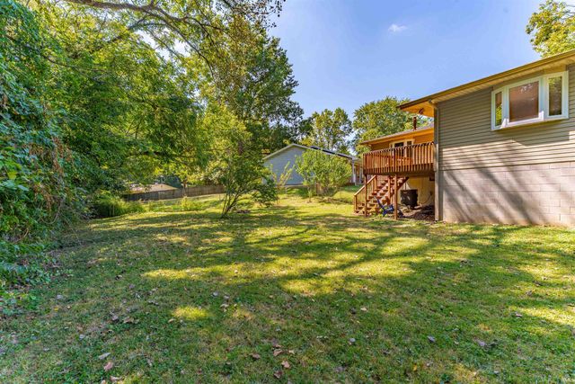 6800 Oakmont Court, Newburgh, IN 47630