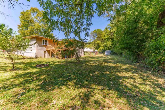 6800 Oakmont Court, Newburgh, IN 47630