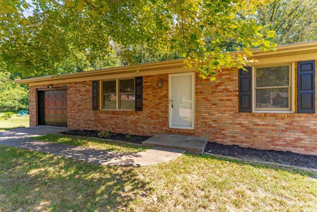 6800 Oakmont Court, Newburgh, IN 47630