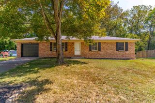 6800 Oakmont Court, Newburgh, IN 47630