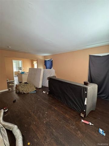 8874 Auburn Street, Detroit, MI 48228