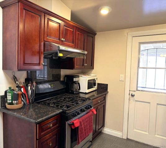 12923 Slack Street, Poway, CA 92064