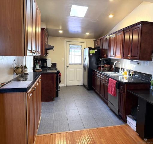 12923 Slack Street, Poway, CA 92064