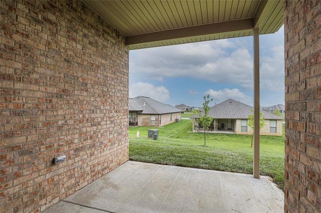 6751 Arapahoe Drive, Shawnee, KS 66226