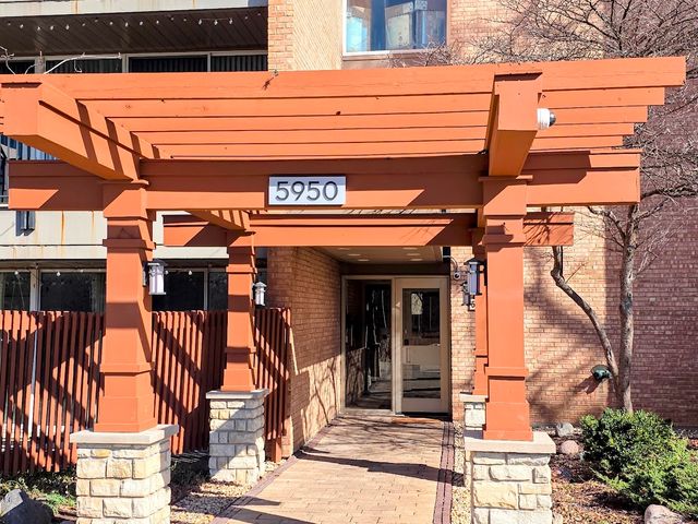 5950 Oakwood Drive 2D, Lisle, IL 60532