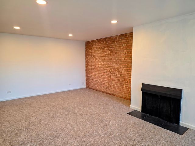 5950 Oakwood Drive 2D, Lisle, IL 60532