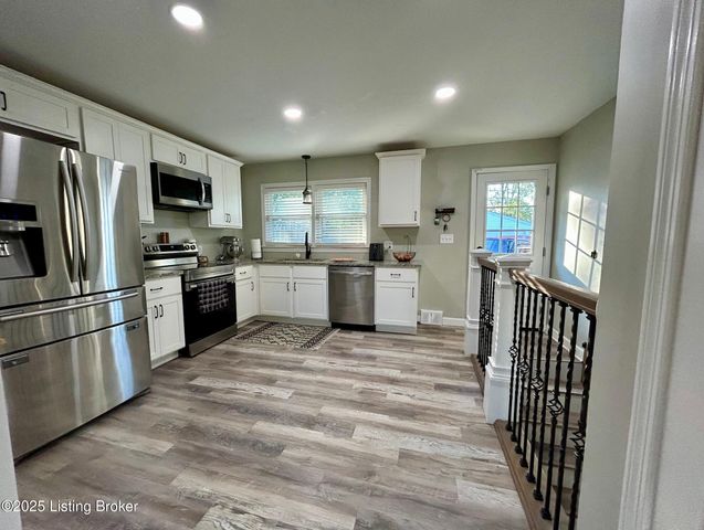 7416 Peggy Ave, Louisville, KY 40214