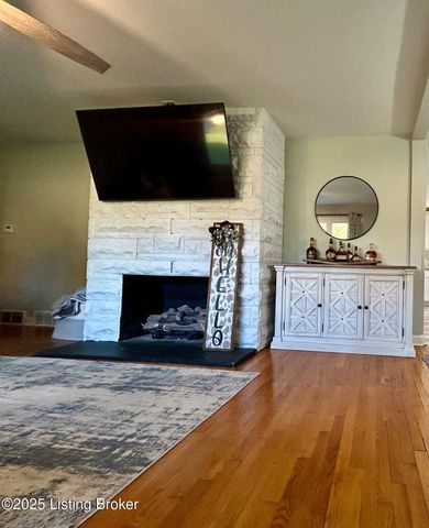 7416 Peggy Ave, Louisville, KY 40214