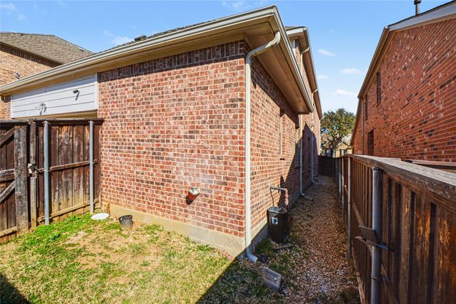 1474 Cambridge Drive, Lewisville, TX 75077