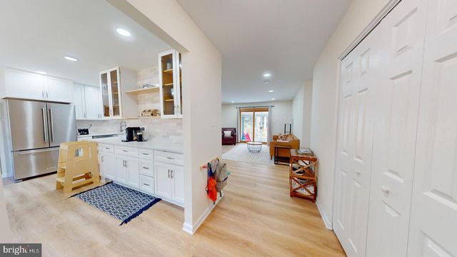 5810 HELMSDALE LN, Alexandria, VA 22315