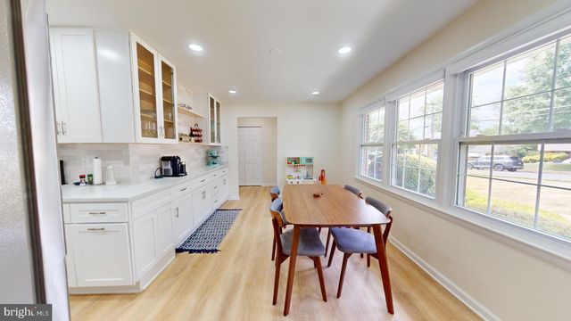 5810 HELMSDALE LN, Alexandria, VA 22315