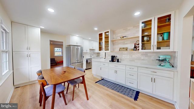 5810 HELMSDALE LN, Alexandria, VA 22315