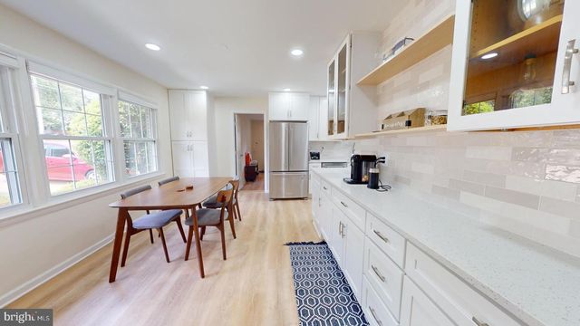 5810 HELMSDALE LN, Alexandria, VA 22315