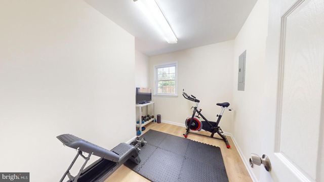 5810 HELMSDALE LN, Alexandria, VA 22315
