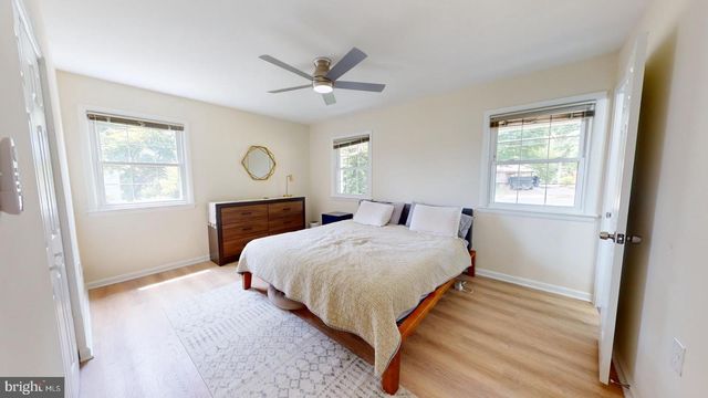 5810 HELMSDALE LN, Alexandria, VA 22315