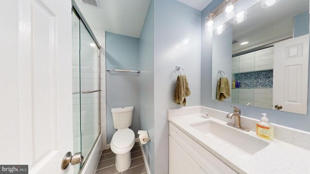 5810 HELMSDALE LN, Alexandria, VA 22315