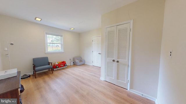 5810 HELMSDALE LN, Alexandria, VA 22315