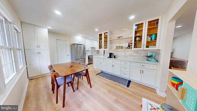 5810 HELMSDALE LN, Alexandria, VA 22315