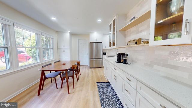 5810 HELMSDALE LN, Alexandria, VA 22315