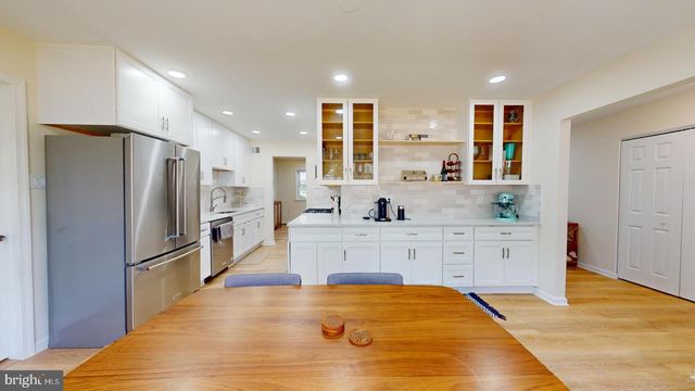 5810 HELMSDALE LN, Alexandria, VA 22315