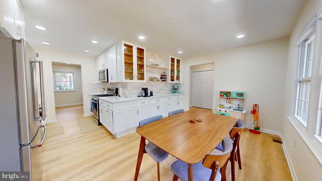 5810 HELMSDALE LN, Alexandria, VA 22315