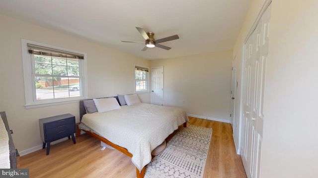 5810 HELMSDALE LN, Alexandria, VA 22315