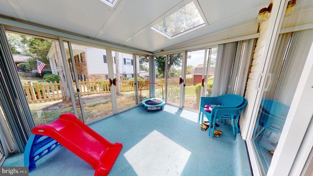 5810 HELMSDALE LN, Alexandria, VA 22315