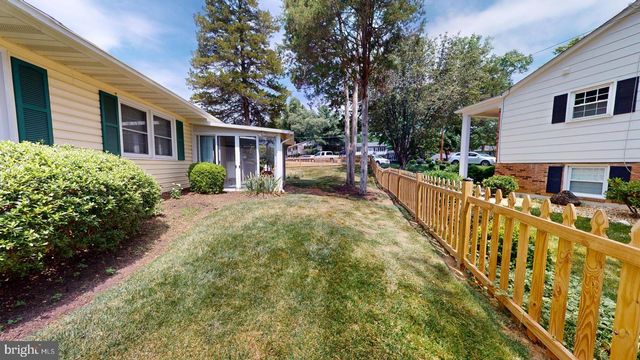 5810 HELMSDALE LN, Alexandria, VA 22315