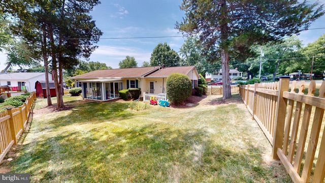 5810 HELMSDALE LN, Alexandria, VA 22315