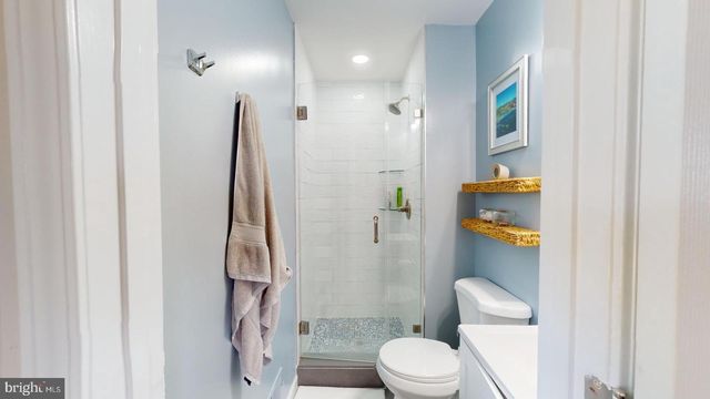 5810 HELMSDALE LN, Alexandria, VA 22315