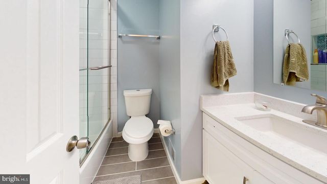 5810 HELMSDALE LN, Alexandria, VA 22315
