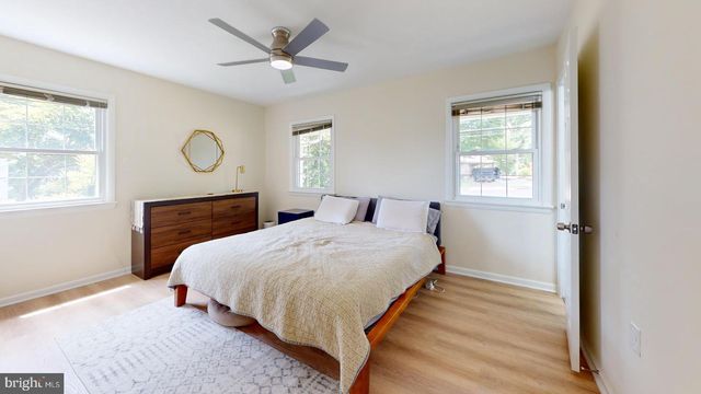 5810 HELMSDALE LN, Alexandria, VA 22315